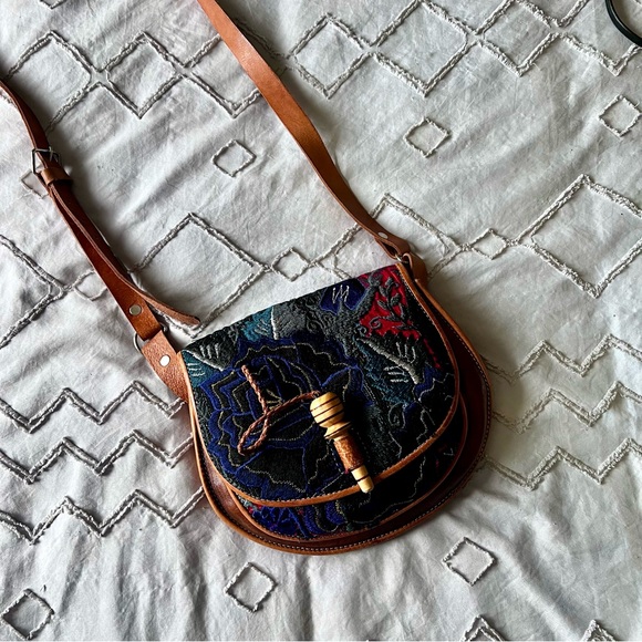 vintage embroidered leather crossbody bag - Picture 2 of 16